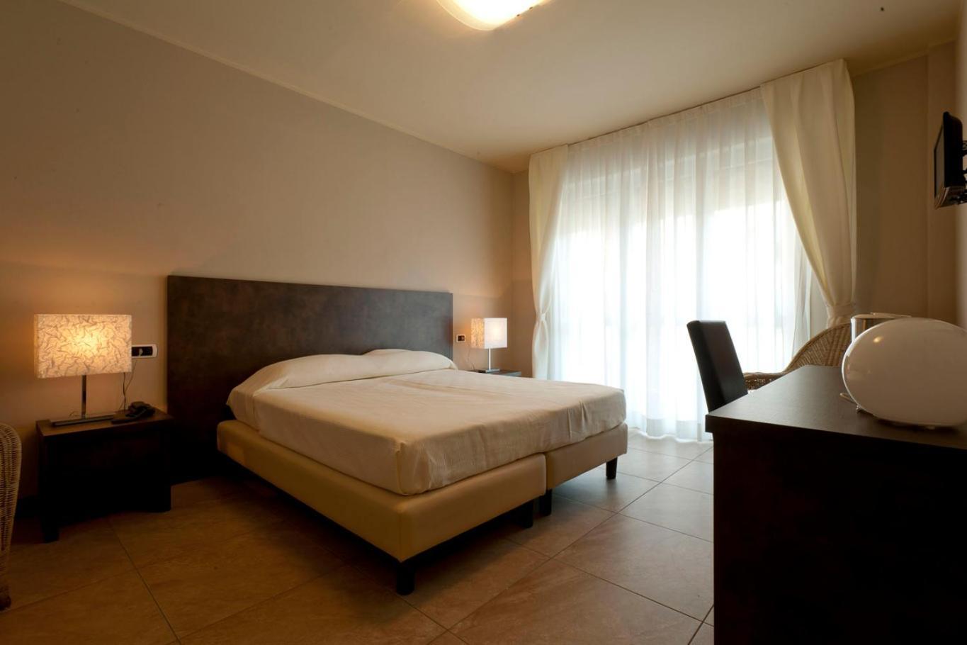 Hotel Kent Milano Marittima Zewnętrze zdjęcie